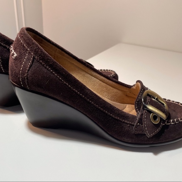 Naturalizer / EUC Chocolate-Brown Suede Wedge Heel Loafer Sz 7.5 - Picture 2 of 5